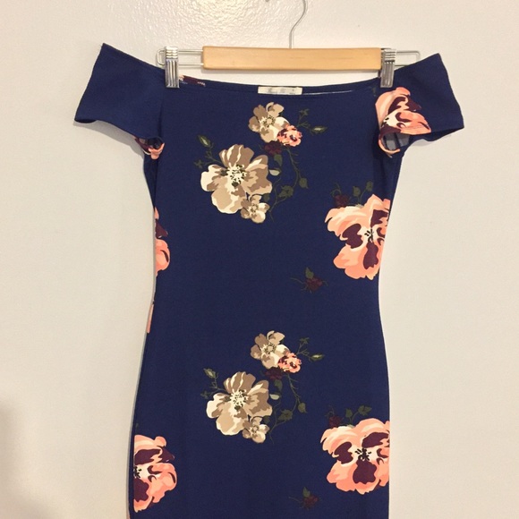 Sexy Off the Shoulder Dress - Picture 2 of 2